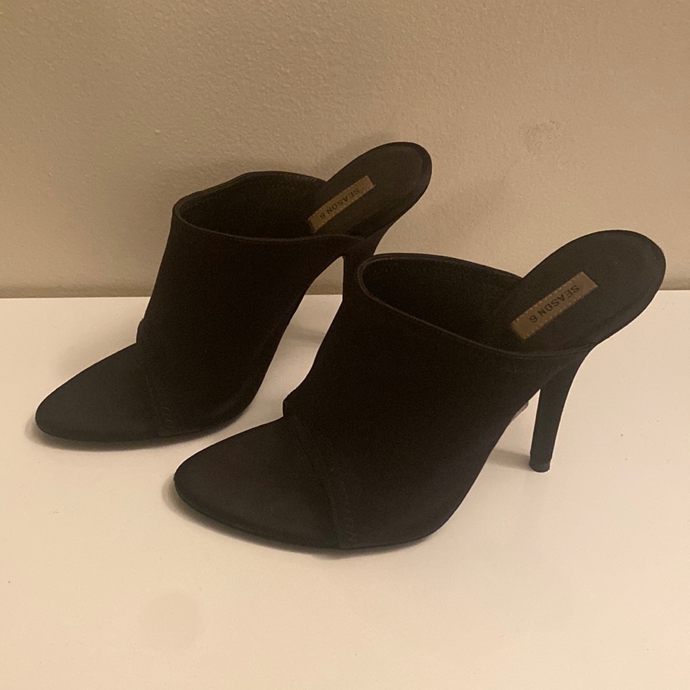 YEEZY BLACK SATIN MULE HEEL SANDAL BLACK SATIN SEASON 6- SIZE 35